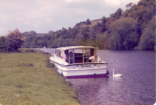 Bankmooring an der Themse bei Goring